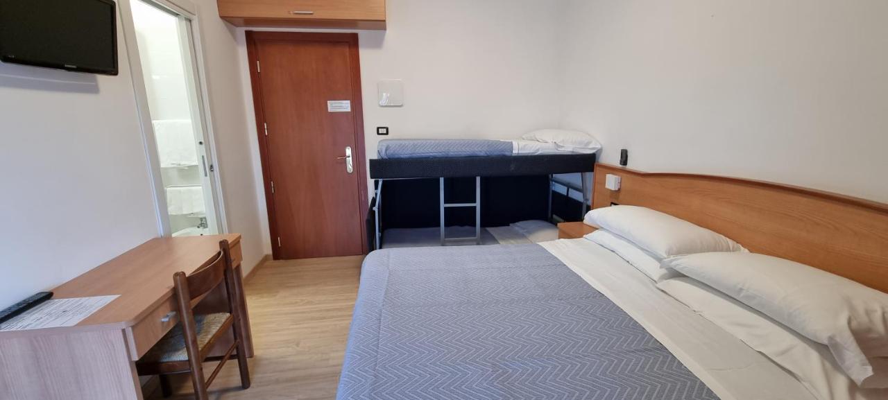 Hotel Mare Blu -- Boutique Пинето Екстериор снимка