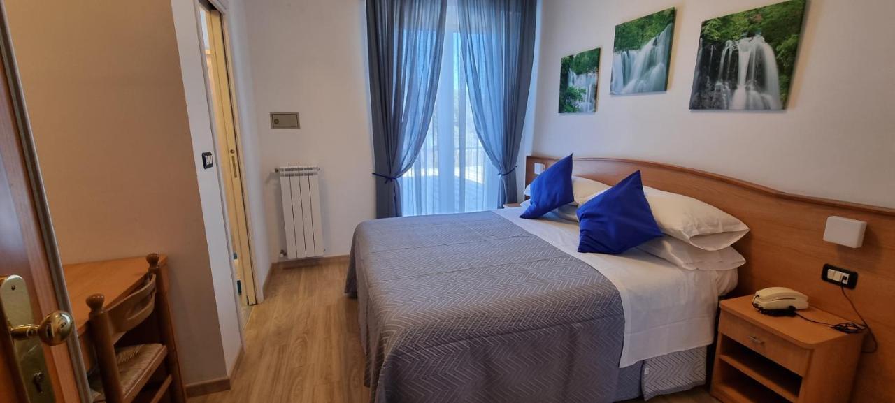 Hotel Mare Blu -- Boutique Пинето Екстериор снимка