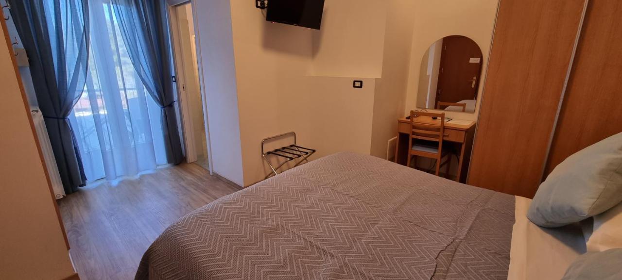 Hotel Mare Blu -- Boutique Пинето Екстериор снимка