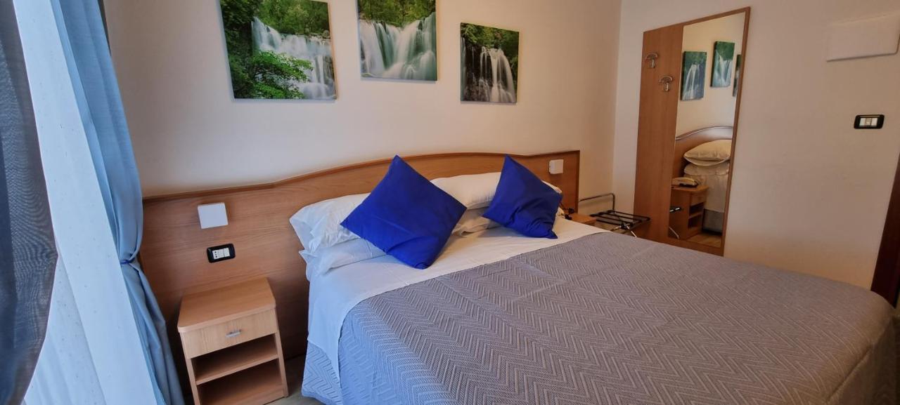 Hotel Mare Blu -- Boutique Пинето Екстериор снимка