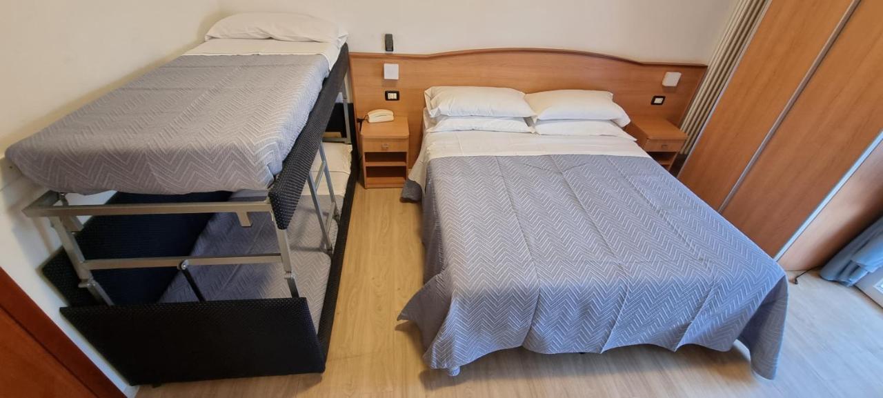 Hotel Mare Blu -- Boutique Пинето Екстериор снимка