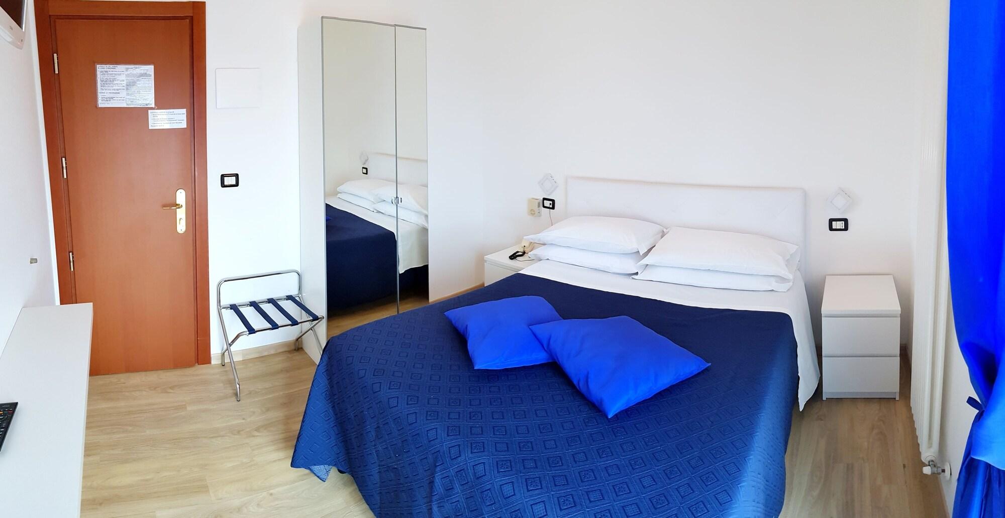 Hotel Mare Blu -- Boutique Пинето Екстериор снимка