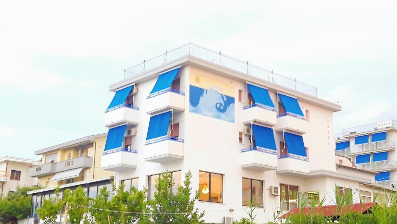 Hotel Mare Blu -- Boutique Пинето Екстериор снимка