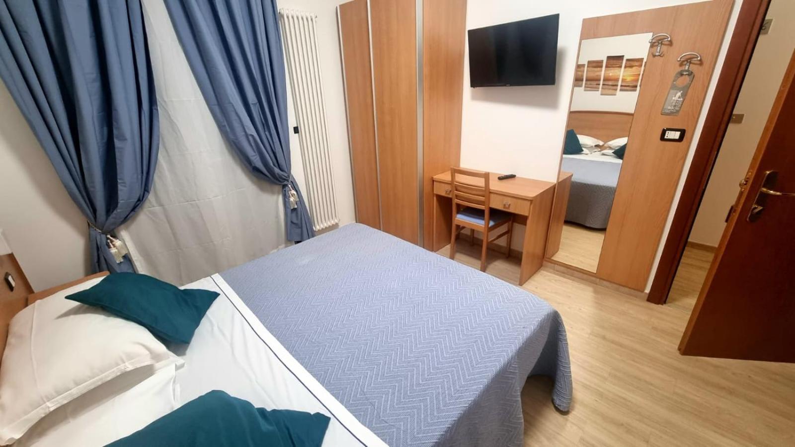 Hotel Mare Blu -- Boutique Пинето Екстериор снимка