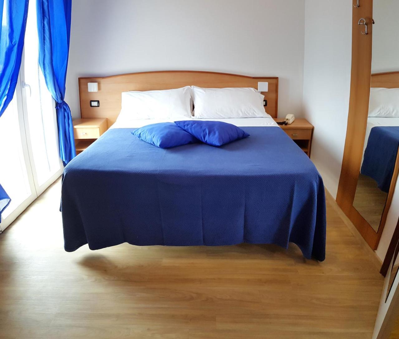 Hotel Mare Blu -- Boutique Пинето Екстериор снимка